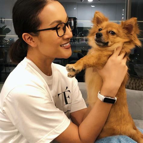 Dăm ba thứ nổi tiếng của YouTuber hot girl với streamer Việt Sang chảnh ở đâu chứ về nhà thì