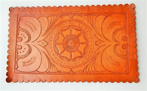 CUERO REPUJADO CARVED LEATHER