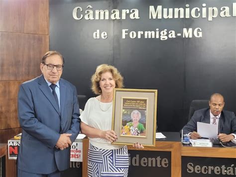 Dona Ceci Recebe T Tulo De Formiguense Centen Ria Na C Mara Ltimas