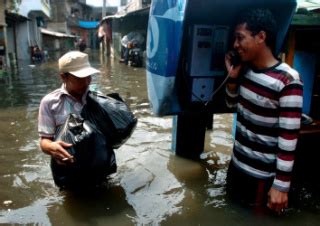 Banjir Akibat Rob Di Kawasan Muara Baru Jakarta Datatempo