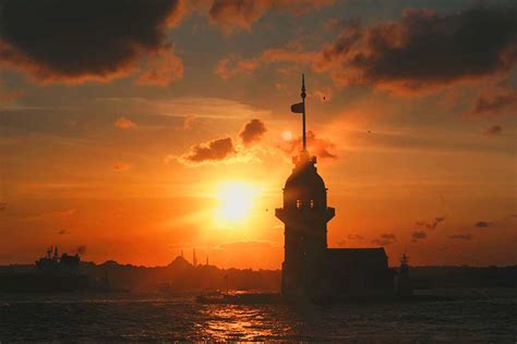 Continúa la restauración de la Torre de la Doncella en Estambul