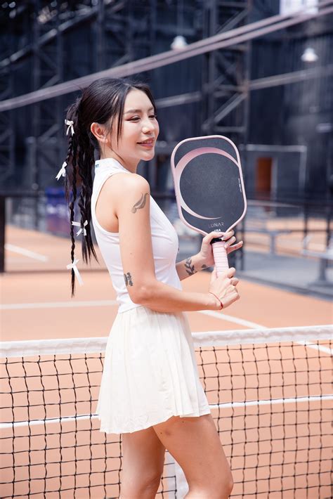 Loạt hot girl dậy sớm makeup 1 tiếng có người thay đến 2 bộ đồ tham gia đại chiến pickleball