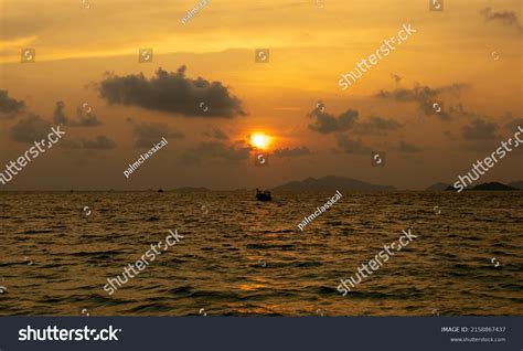 Boat Silhouette Sunset Background Stock Photo 2158867437 | Shutterstock