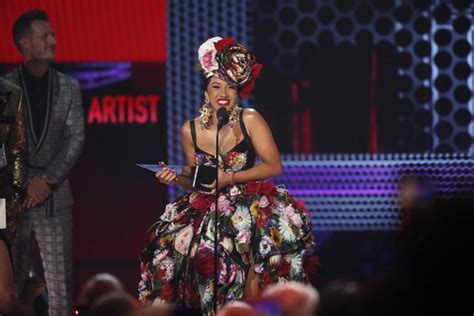 American Music Awards 2018 Cardi B Se Llevó El Primer Premio De La