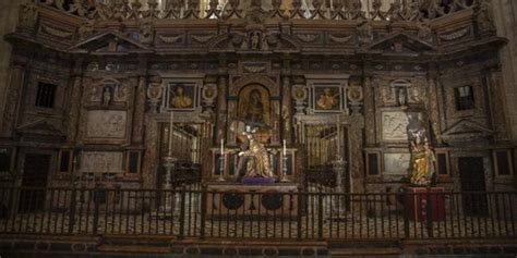 La Virgen Del Rosario De La Corona En El Trascoro De La Catedral