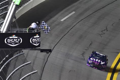 Alex Bowman Fatura A Pole Position Da Daytona 500