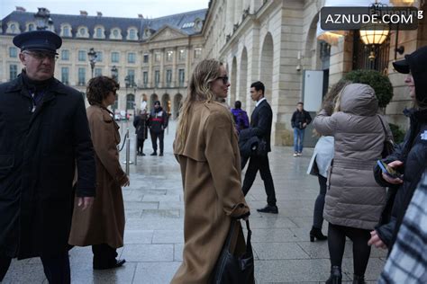 Olivia Wilde Sexy Flashes Her Nude Boobs At Saint Laurent Show In Paris Aznude