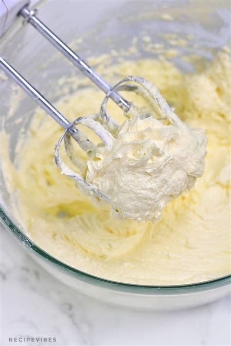 Easy Cream Cheese Icing Recipe | Cream Cheese Frosting - Recipe Vibes