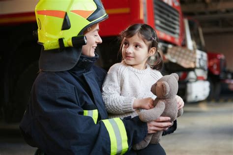 Cuánto cobra un bombero Mapa de los salarios en España Blog GoWork ES