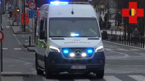 Luchthoorn Ambulance A Belgische Rode Kruis Met Spoed Door Brussel