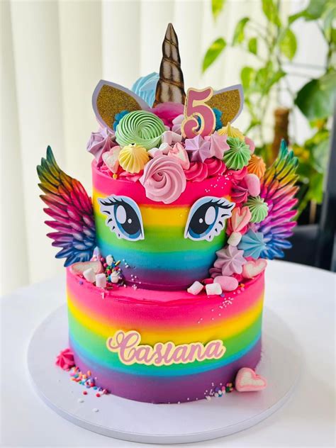 Decor De Tort Cu Element Tip Placuta Cartonas Cu Corn De Unicorn Cu