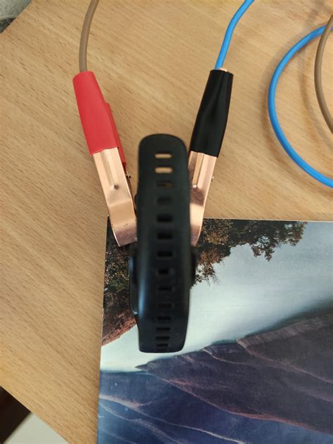 Блог инженера: Как зарядить Huawei Band 6 без кабеля