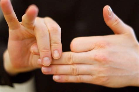 A Human Does The Finger Off Trick In Front Of An Alien R