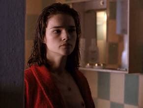 LA DOMENICA SPECIALMENTE NUDE SCENES AZNude