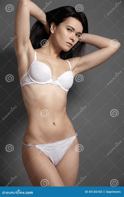 Het Lichaam Van De Mooie Slanke Vrouw In Kanten Lingerie Perfecte Wellustige Vormen En Krommen
