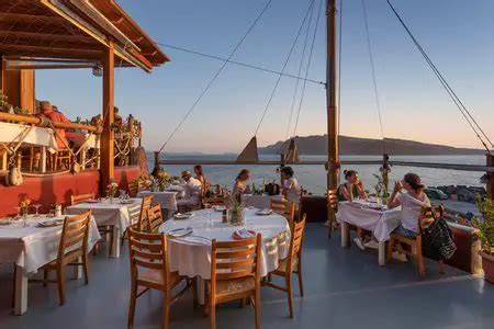 Best Budget & Upscale Restaurants in Oia, Santorini