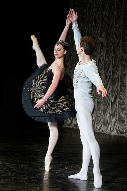 Emoções brilhantes e fascinantes de apresentações de bailarinos