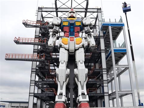 Gundam el robot gigante japonés que ya da sus primeros pasos Japoneitor