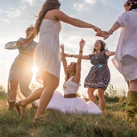 Frauen Im Kreis Liebevoll Begleiten