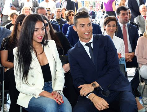 Photo Cristiano Ronaldo Et Sa Famille L A Roport De Mad Re