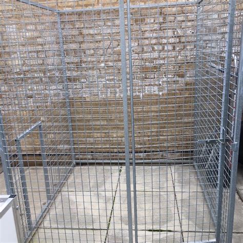 Thermal Dog Cabin And Cage In London Borough Of Barking And Dagenham