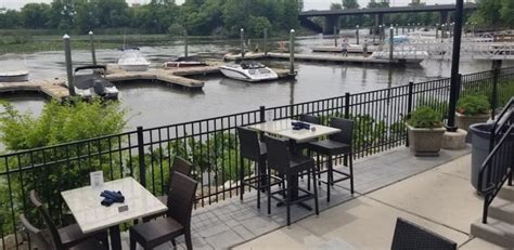 This Waterfront Restaurant In Pennsylvania Is Perfect For A Cold Drink