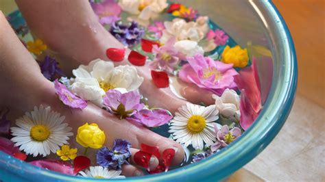 5 Wellness Benefits Of Soaking Your Feet Nightly