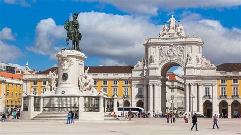 Plaza Del Comercio Lisboa Puerta De Entrada A La Ciudad Europe Travel