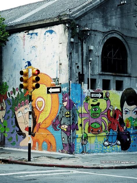 An Old Building With Graffiti On It And A Traffic Light