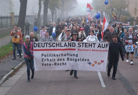 Proteste Gegen Politik Der Bundesregierung Gehen Weiter