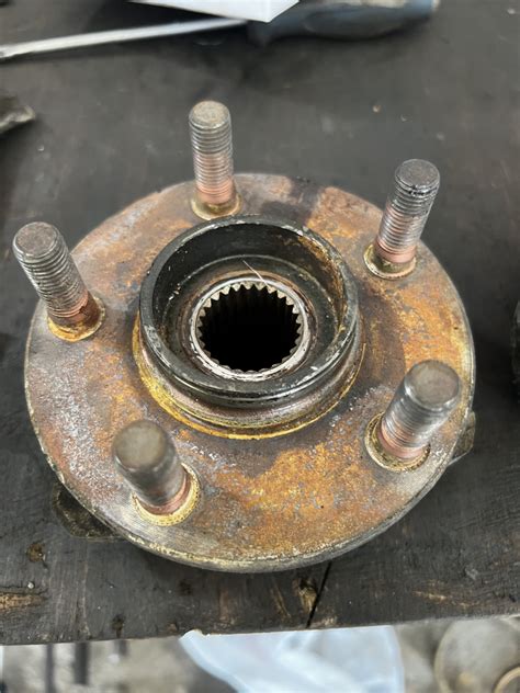 Передний подшипник ступицы — ГАЗ Сайбер, 2,4 л., 2009 года | поломка ...