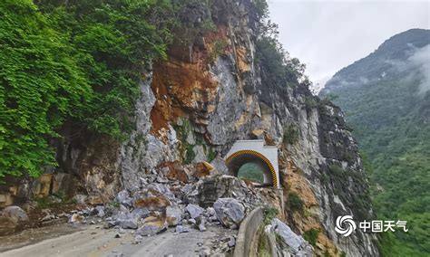 受降雨影响 广西百色凌云一隧洞囗处出现山体塌方 天气图集 中国天气网