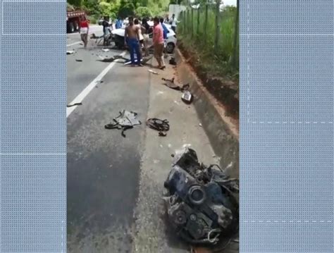 Acidente Deixa Feridos E Arranca Motor De Carro De Passeio Em Colatina