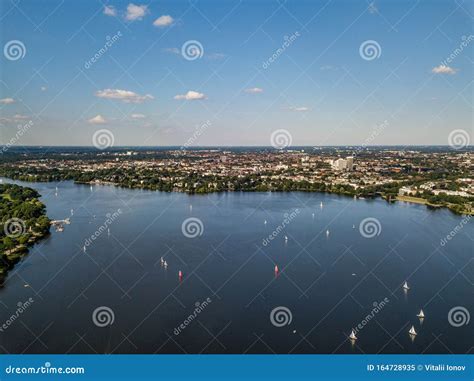 Widok Z Lotu Ptaka Nad Jeziorem Alster W Centrum Hamburga Niemcy Latem