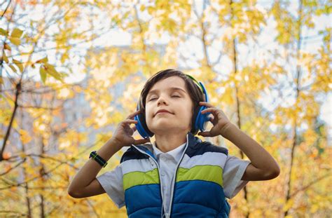 Why Does My Child Like to Wear Noise Cancelling Headphones? - Sign Tribe