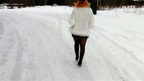 WINTER WALK Black Tights On The Big Ass Of A Juicy MILF RoseRedRus Clips4sale