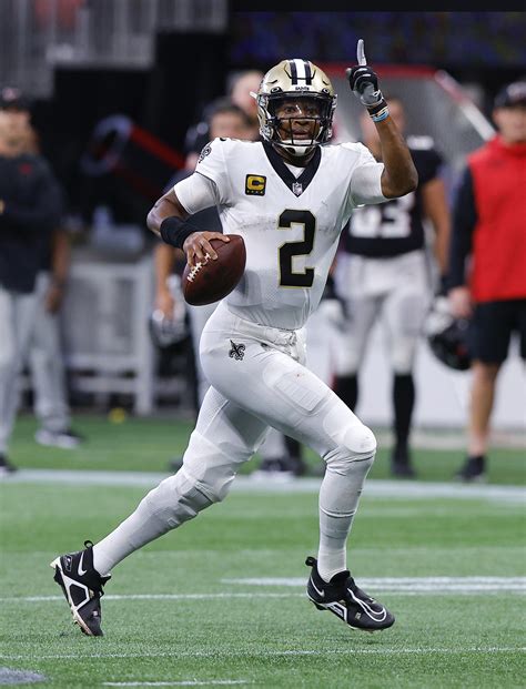 Jameis Winston injury: Saints QB playing with four back fractures
