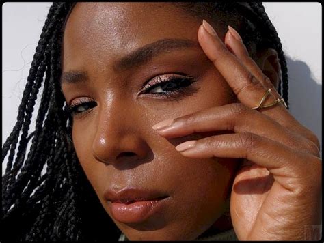 Los mejores esmaltes de uñas nude para cada tono de piel