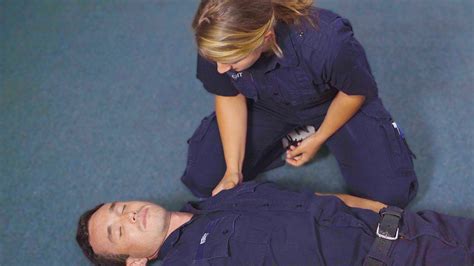 How To Determine If Someone Is Unresponsive What To Do Avive Aed