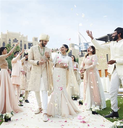 heres  dubai sets  stage      kind wedding experience