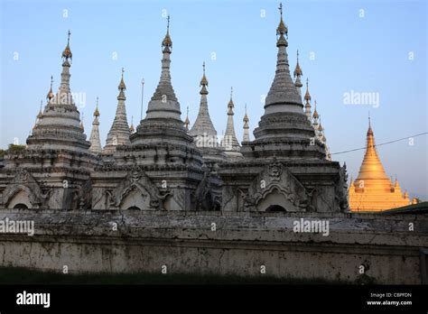 Templo de kuthodaw paya fotografías e imágenes de alta resolución Alamy