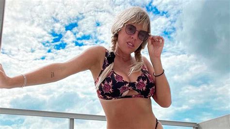 Nati Jota posó en bikini y sin filtro Pelo de mar pecas y estrías