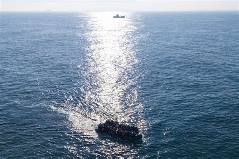 Bebé morto em naufrágio no canal da Mancha de barco imigrantes