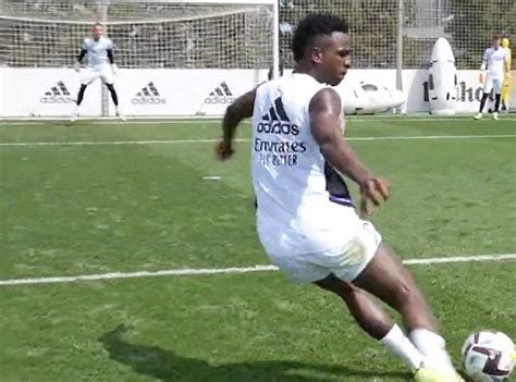 Vinicius Junior Shows Off Remarkable No Look Shot In Real Madrid