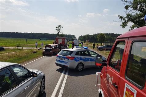 Wypadek Na Dk Zderzy Y Si Samochody Dwie Osoby Trafi Y Do