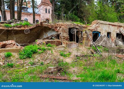 The Ruins Of Destroyed Building Stock Image Image Of Catastrophe