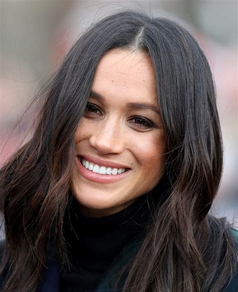 Nhìn lại những thỏi son màu nude đẹp hút hồn trong năm ELLE