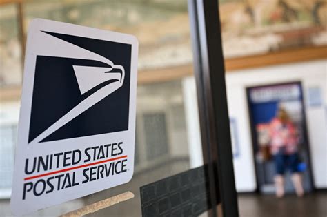 Calling the usps help line at this hour will get you a person fast 16