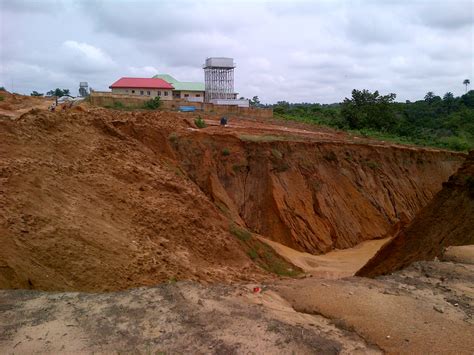 Gully Erosion Threaten N2b Niger Delta Skills Acquisition Centre In