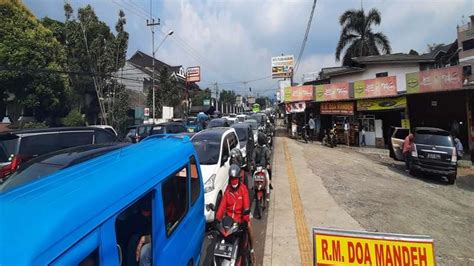 Foto Didominasi Kendaraan Asal Jakarta Kawasan Puncak Sore Ini Macet Total